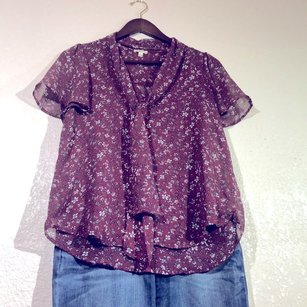 Lily White Top Size Small burgundy